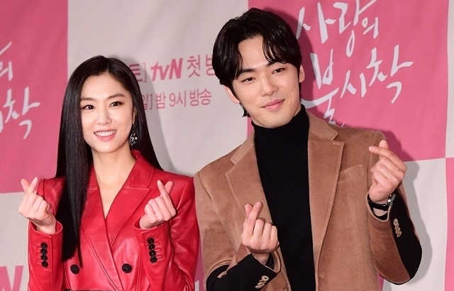 金正賢4月被爆出與徐智慧的戀愛緋聞