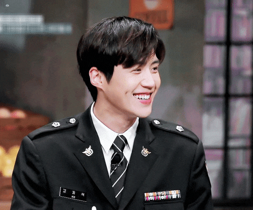 目前金宣虎仍在進行《海岸村恰恰恰》拍攝，後續將進軍電影界出演《悲傷熱帶》，還有和潤娥合作的愛情片《2點的約會》，不過即使演員生涯忙碌、金宣虎依舊固定出演綜藝《兩天一夜》，可見對搞笑有多執著!