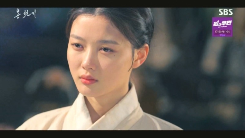 SBS新劇《紅天機》EP.3-EP.4:陽明大君(孔明 飾)受成祖(趙成夏 飾)的命令找回河藍,卻不想碰到了紅天機,當下就被她的美貌震懾住