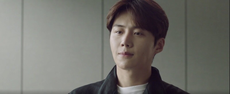 洪斗植堅強又溫暖的外表下，卻藏著一顆悲傷的心，斗植一直都在服用緩解翠眠障礙的藥物