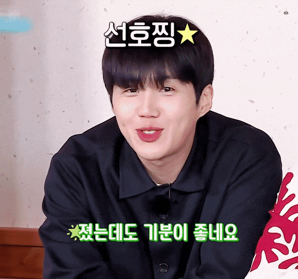 目前金宣虎仍在進行《海岸村恰恰恰》拍攝，後續將進軍電影界出演《悲傷熱帶》，還有和潤娥合作的愛情片《2點的約會》，不過即使演員生涯忙碌、金宣虎依舊固定出演綜藝《兩天一夜》，可見對搞笑有多執著(?)XD 也繼續鎖定下週《海岸村恰恰恰》的最新劇情囉～