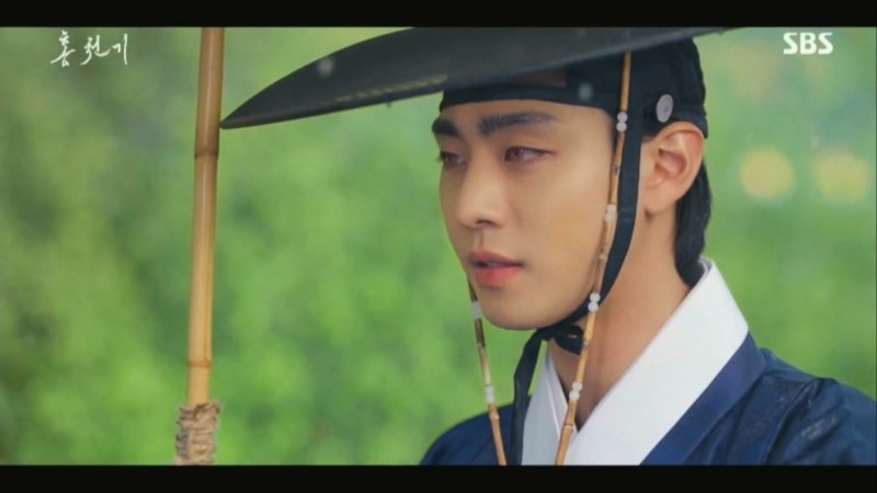 這時河藍現身雨中望向兩人說道：「她與我有約在先了。」