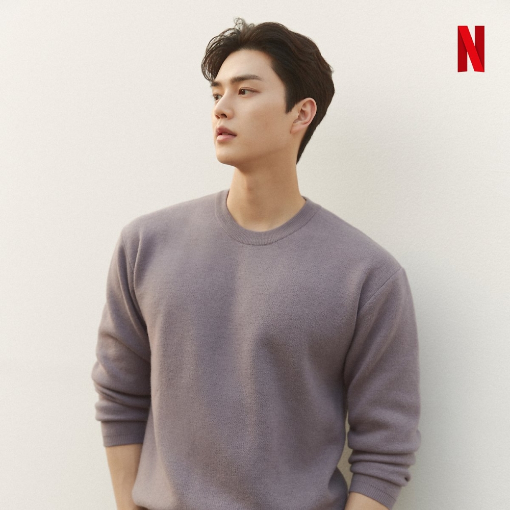 宋江 就算穿長袖也展開地非常明顯的肩膀02