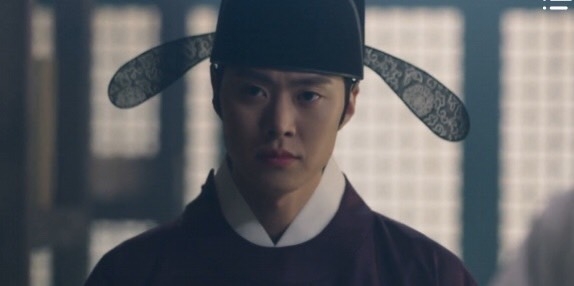 雖然河藍挑明對紅天機是真心，不過亮明大君依舊暗自決定要奪取天機的芳心。