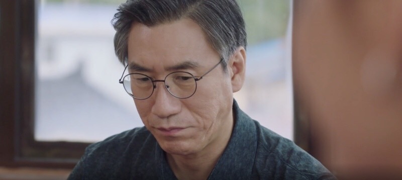 接著四人用餐後，尹泰華趁洪斗植去廁所時，要求尹惠珍和他分手，原因是斗植沒有正經的職業