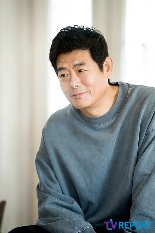 Netflix《說出你的願望》成東鎰則有望飾演病棟裡的熱血志願服務班長「姜泰植」02