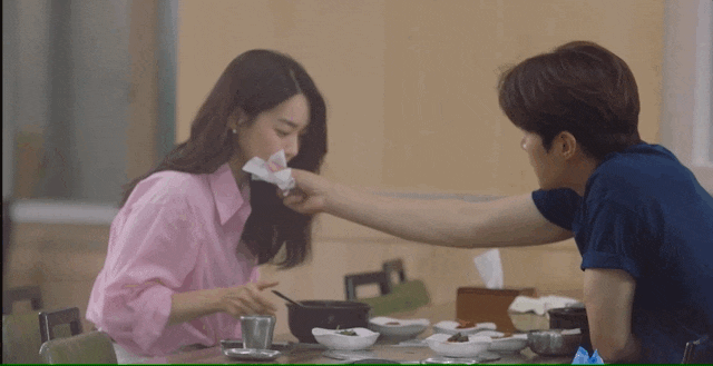 但斗植忽然用衛生紙幫她擦嘴，頓時讓惠珍感到慌張，可是一旁偷看的鄰居們看到兩人的互動後，卻紛紛表示「零火花」便各自離去