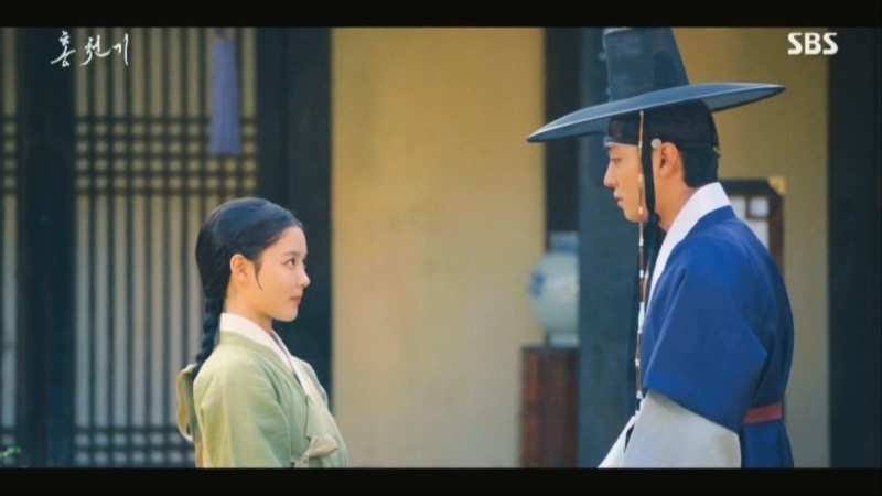 紅天機沒想到宅邸的主人竟是河藍，見到河藍後為畫會上的事向他道謝