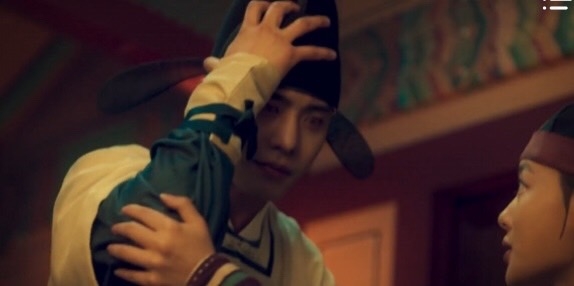 河藍聽到了魔王的聲音，劇烈頭痛再度席捲而來