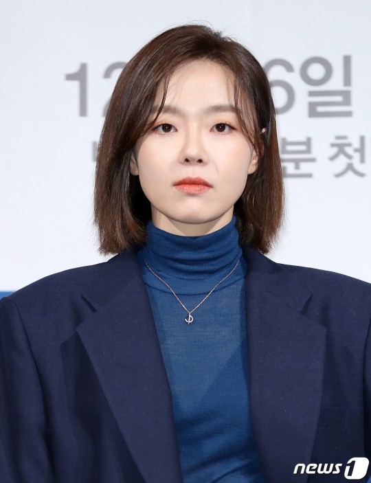 李尚熙出演姜道英的老婆,同時也是負責拆卸炸彈工作的女上士