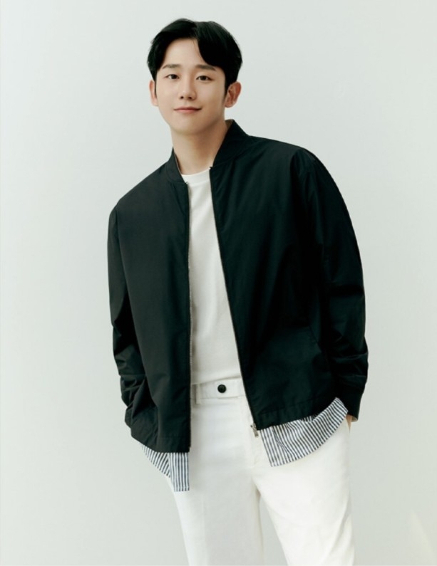 丁海寅所主演的JTBC《雪滴花》目前已殺青,預計會在今年底開播。而《Connect》除了是由三池崇史導演執導以外,將和製作《海岸村恰恰恰》、《柔美的細胞小將》的製作公司Studio Dragon聯手打造