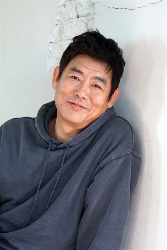 成東鎰出演病棟裡、就連垃圾桶小事也知道的熱血志願服務班長「姜泰植」