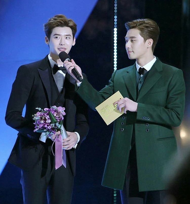 李鍾碩與朴敘俊原來曾在2014年底舉辦的SBS演技大賞頒獎典禮上同台