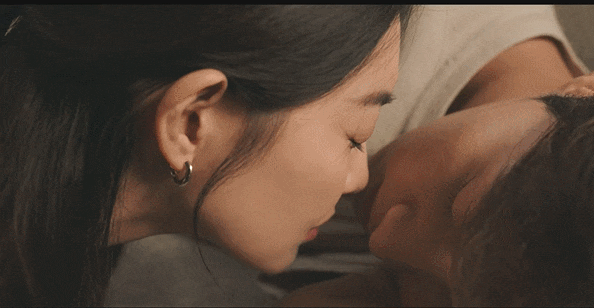 惠珍得知後放心不下，於是到他家幫他煮粥，在要離開時，惠珍看著斗植的睡顏著迷，甚至差點親了下去！