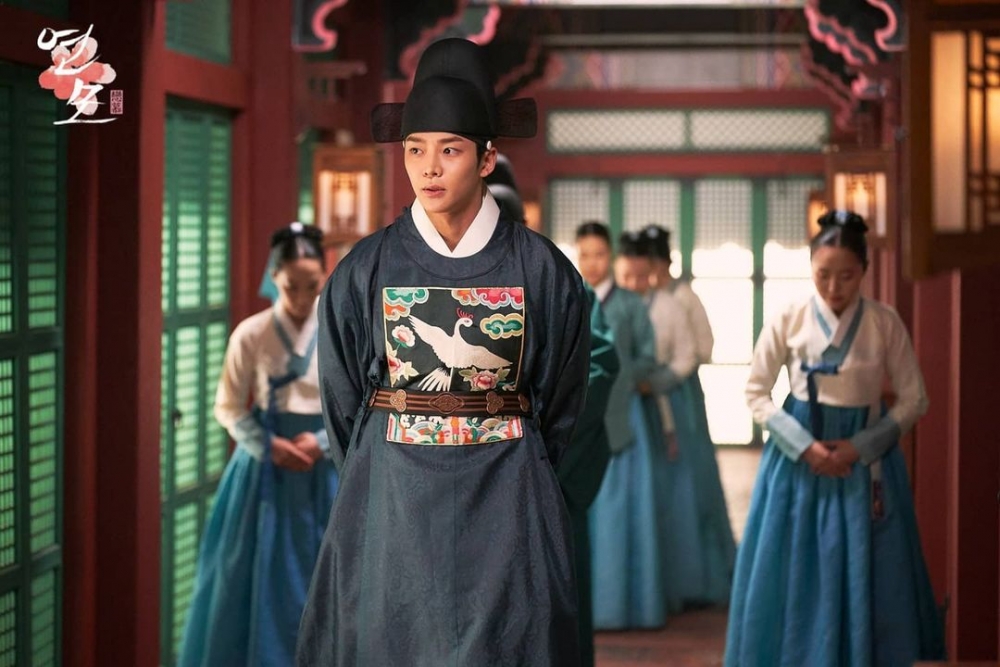 KBS新劇《戀慕》首播定檔&劇照公開!路雲則出演李輝的老師兼初戀「鄭智雲」
