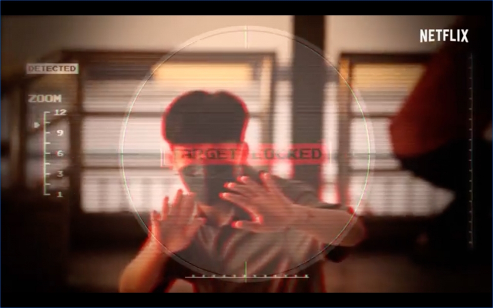 巨大木頭人娃娃裝置捕捉闖紅燈者