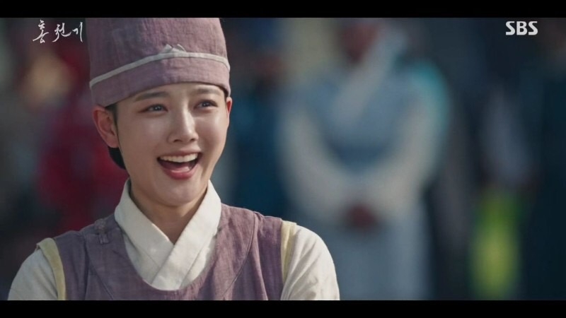 《紅天機》EP.5-EP.6劇情:在總決賽當天,為了選出畫會的榜首,因此有了畫作競標的活動,只要競標價格越高、那位畫工就贏得了比賽