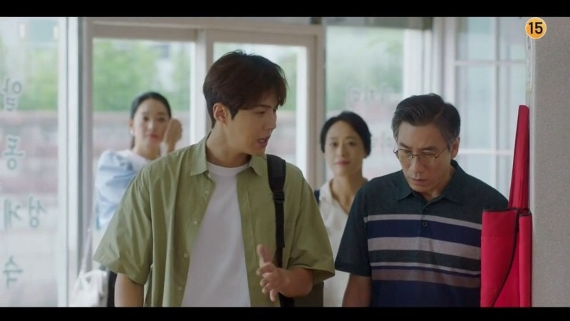 接著四人用餐後，尹泰華趁洪斗植去廁所時，要求尹惠珍和他分手