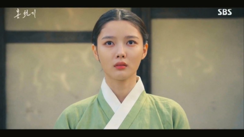 紅天機鬼打牆進入一間不斷出現在眼簾的大宅，沒想到宅邸的主人竟是河藍！