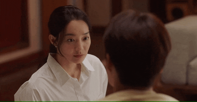 忽然惠珍腦海裡閃過喝醉那天、一直沒想起的畫面，原來她在洪斗植用手幫她降溫後，情不自禁的吻上了他