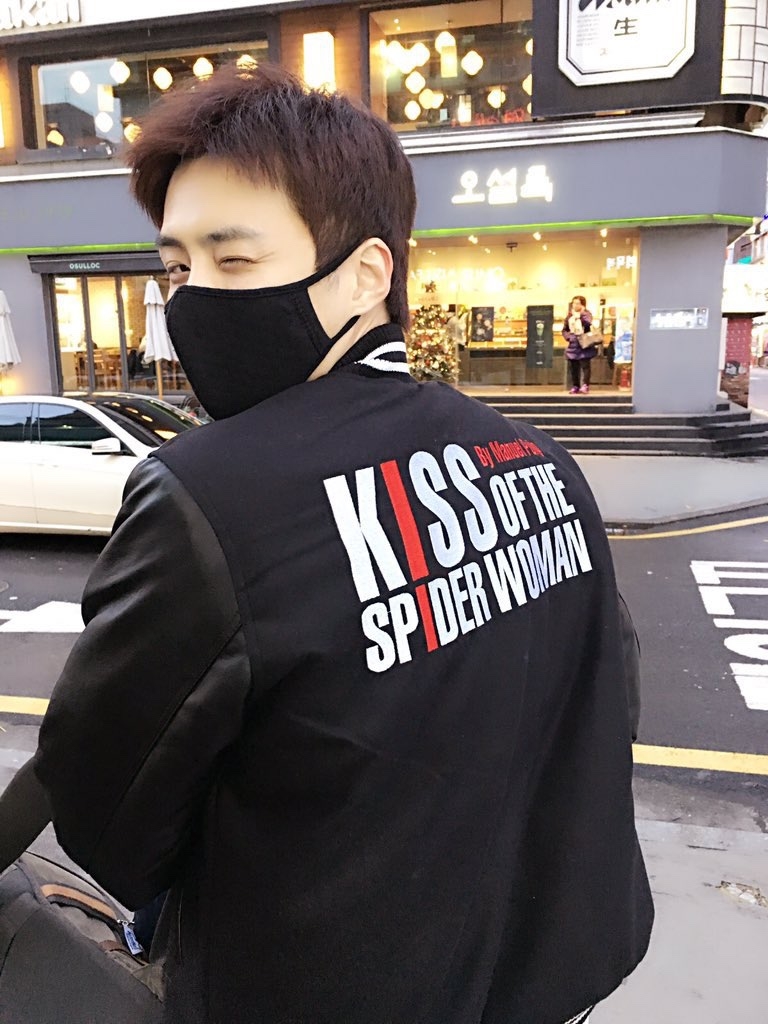 金宣虎回眸眨眼