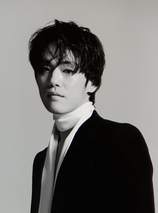 金正賢最終決定與Story J公司簽訂專屬合約