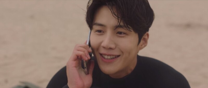 韓劇《海岸村恰恰恰》ep.3-ep.4劇情:洪斗植衝浪完就接到金坎離說牙醫診所出事,於是他立馬狂奔到尹慧珍身邊03