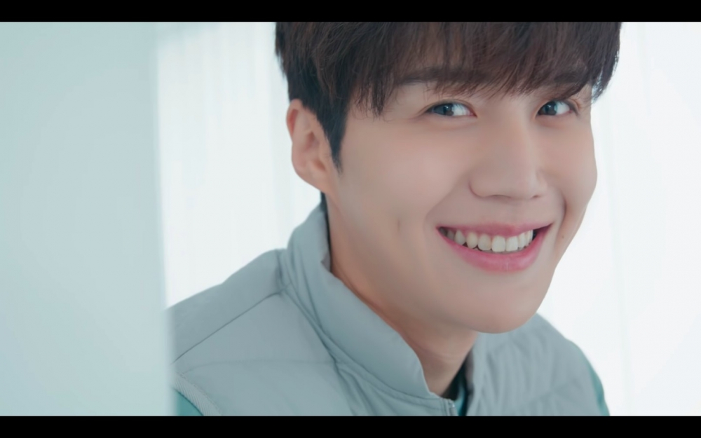 金宣虎服飾廣告以簡單舒適的日常服裝為主