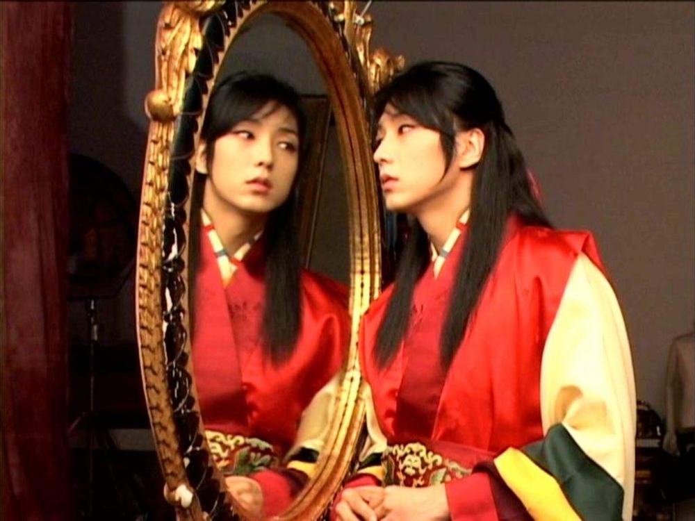 李準基2005年因出演《王的男人》而一戰成名