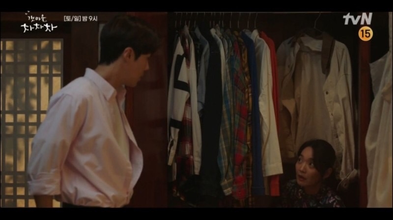 斗植發現惠珍在家後連忙找藉口讓老人家們都離開，後來發現惠珍躲在衣櫃裡