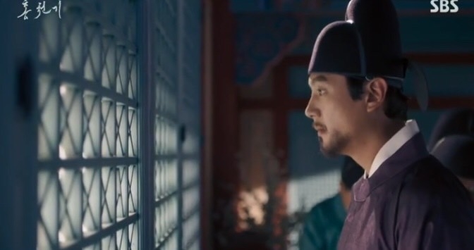 成祖(趙成夏 飾)決定讓亮明大君繼位,卻不想被門外的朱香大君(郭時暘 飾)聽到
