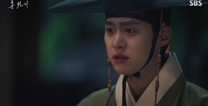 亮明大君在送離紅天機時，向她保證會守護她