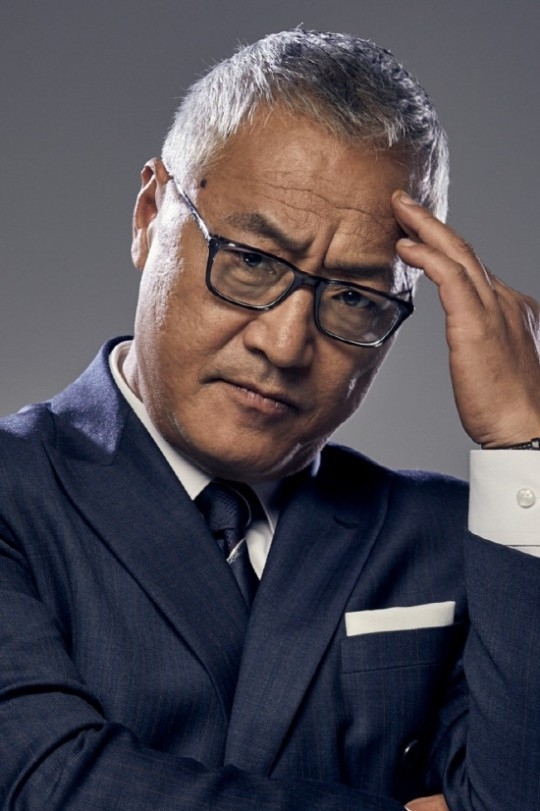 李璟榮將飾演政治家、擁有絕對權力者「趙泰燮」一角