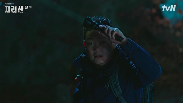 姜賢祖被詐欺犯騙到山中後，不小心被刺傷，幸虧徐伊江看懂了賢祖的信號才把詐欺犯繩之以法