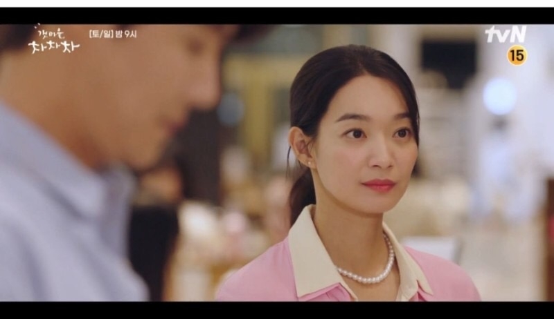 但就在兩人甜蜜的逛百貨公司時，遇到了斗植的大學學長