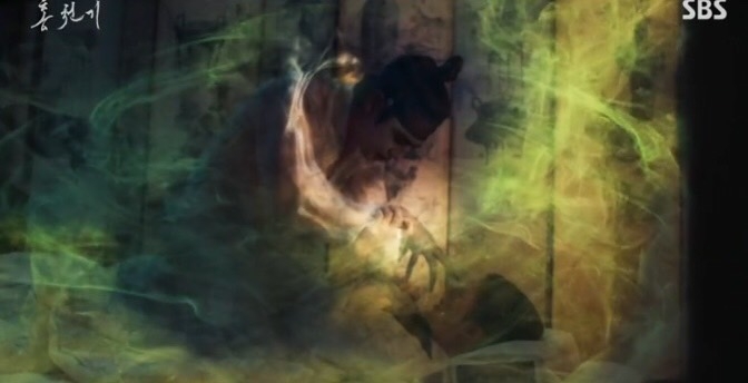 河藍魔化後跑到紅天機的房間想奪取雙眼，不料戴她指上的玉戒指保護了她