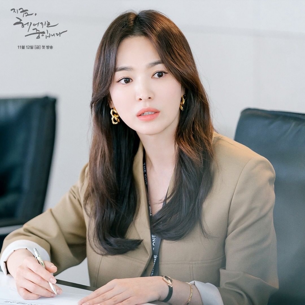 宋慧喬飾演時尚公司The One設計組組長「河英恩」。她是一個冷靜的現實主義者和聰慧的穩定個人主義者