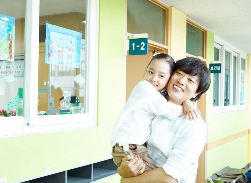 朴喜洵在《我的爸媽好性福》飾演丈夫、慈父