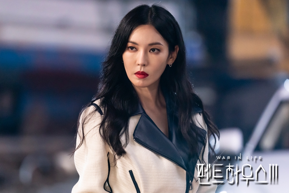 金素妍在《Penthouse上流戰爭3》裡以爆發性的演技獲得超高人氣,還成為今年SBS演技大賞中最大獎項的強力後補