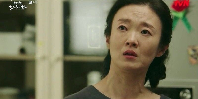 覺得她很可憐才和她結婚，沒想到都被前來接他回家的華貞聽到