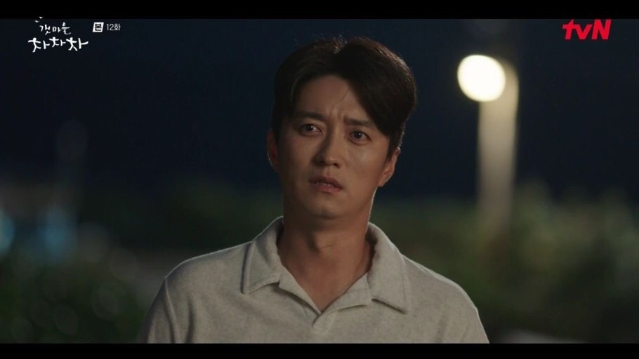 又剛好到了適婚年齡，再加上看到呂華貞的母親過世，覺得她很可憐才和她結婚