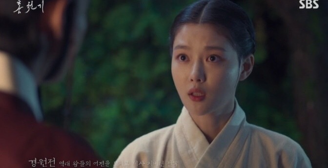 紅天機看到他的反應，故意假裝有點失望的說道：「公子似乎不是很想我。」