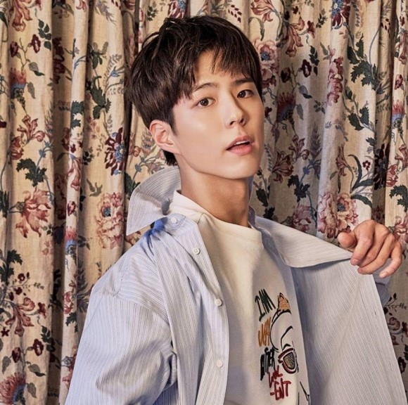 朴寶劍在去年八月底以海軍文化宣傳兵的身份入伍，時隔一年再度擔任2021海軍護國音樂會主持人！