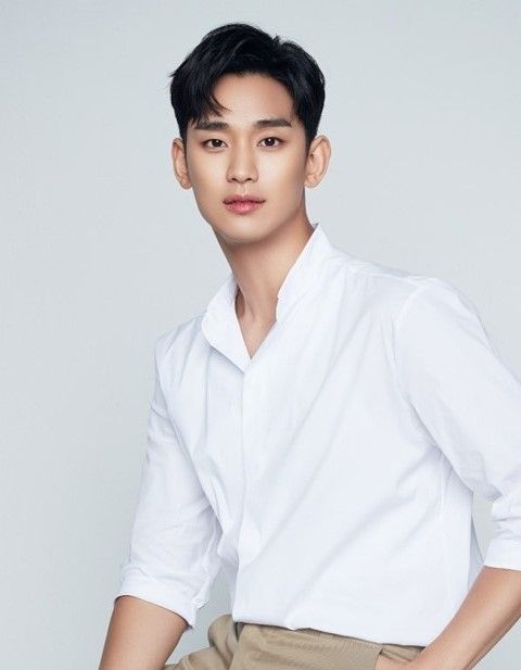 「金賢洙」是一名普通大學生，直到在一個愉快的夜晚之後改變了他的生活