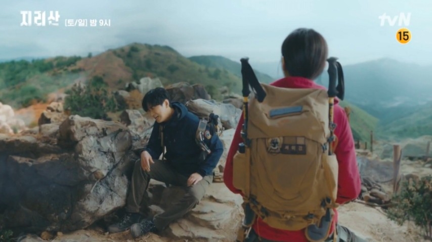 《智異山》開播後收穫了不少好評，劇情緊湊外也增添了不少神秘氣息，不過也有粉絲認為，全智賢&朱智勛在山上訓練時的背景CG很假
