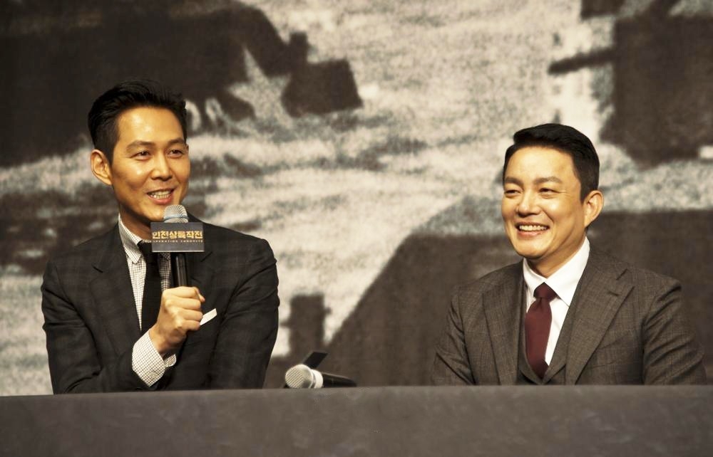 李政宰曾邀請李敏鎬來電影《仁川登陸作戰》試映會