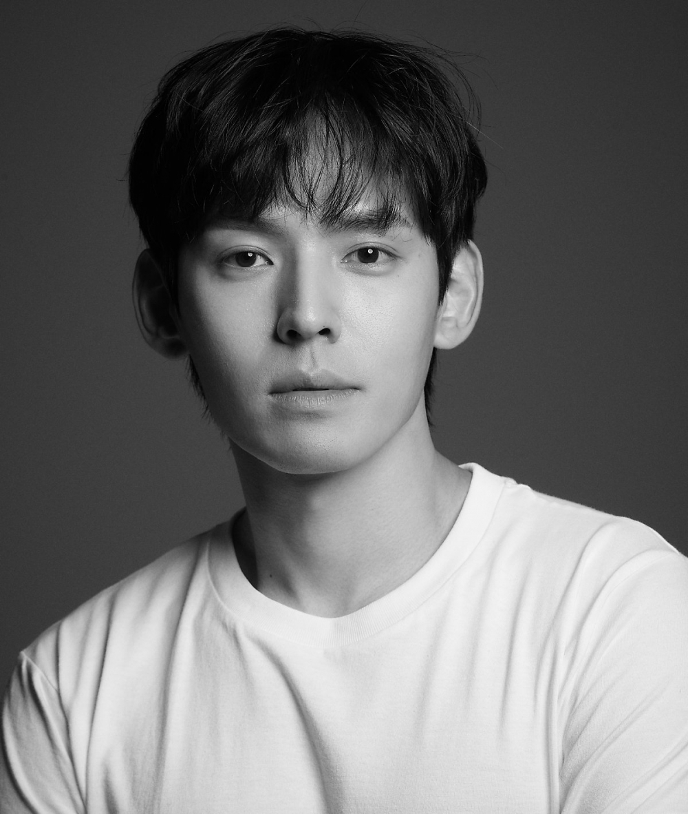 1992年生的姜亨碩今年29歲