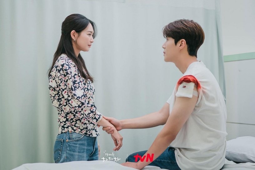 《海岸村恰恰恰》金宣虎為了救申敏兒受傷