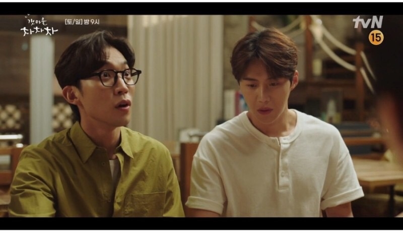 若有炸雞記得拿最多肉的雞腿慰勞池成炫，斗植聽到後直接打翻醋桶