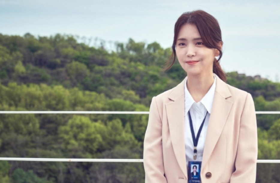 金智恩同樣和《黑色太陽》大相逕庭，只是從天才工程師轉變為天才富家女